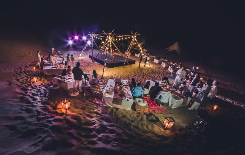 Cena bajo las estrelas en el desierto de California (Paracas)